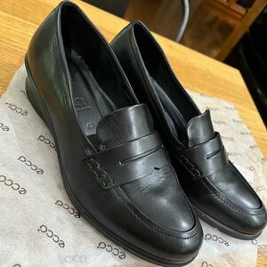 Ecco Black Loafers Dress Shoes Women 40